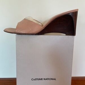 Luxe * COSTUME NATIONAL * Soft Peachy Pink Wedge Sandals * Size 37.5 *